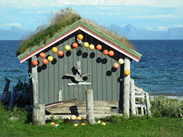 Fischerhütte am Fjord